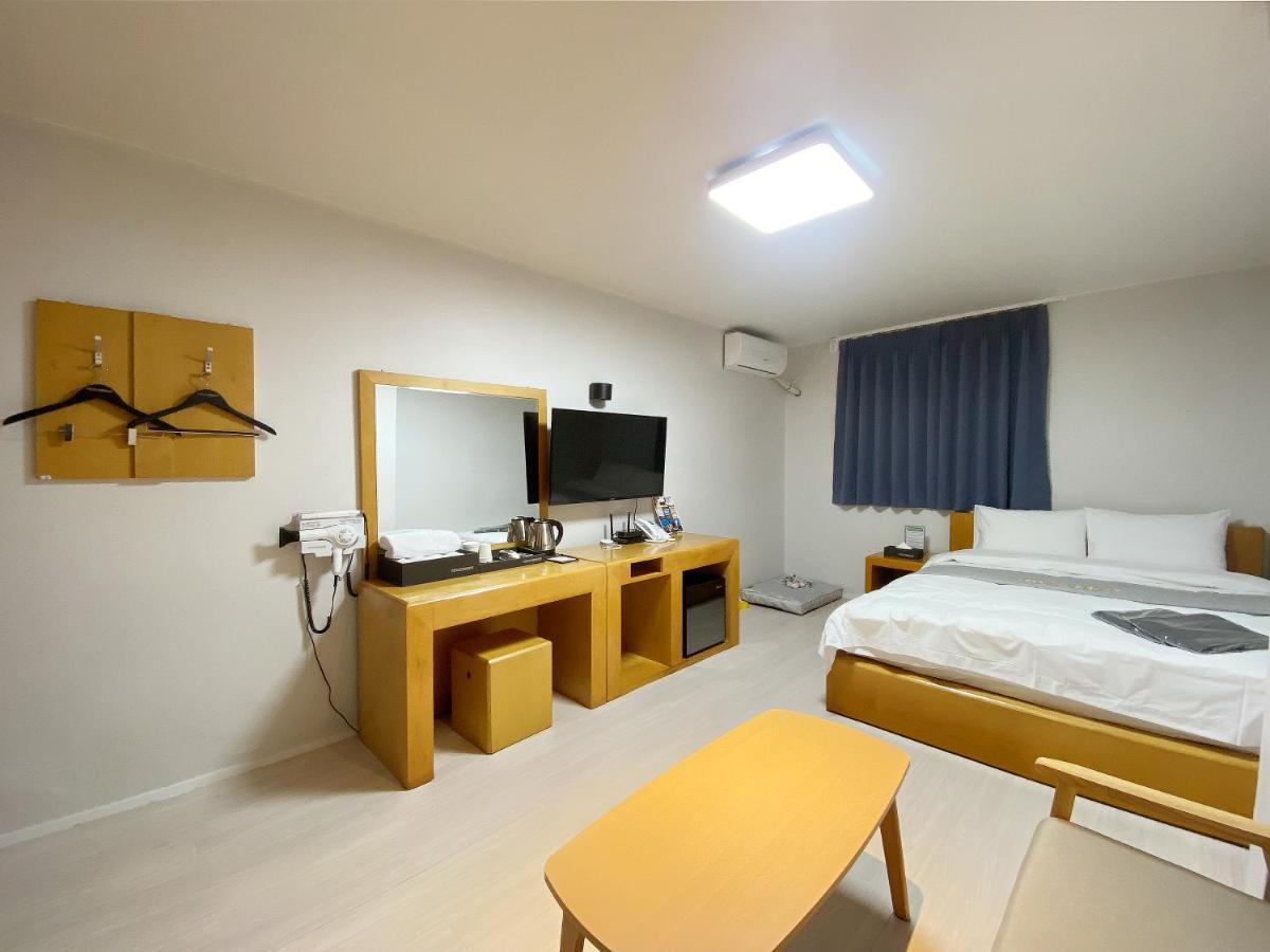 Suanbo Hot Spring Healing Hotel Chungju Bagian luar foto