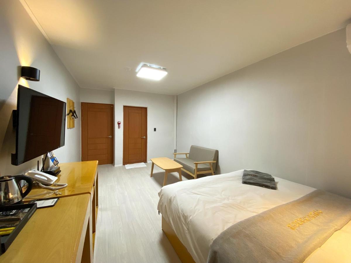 Suanbo Hot Spring Healing Hotel Chungju Bagian luar foto