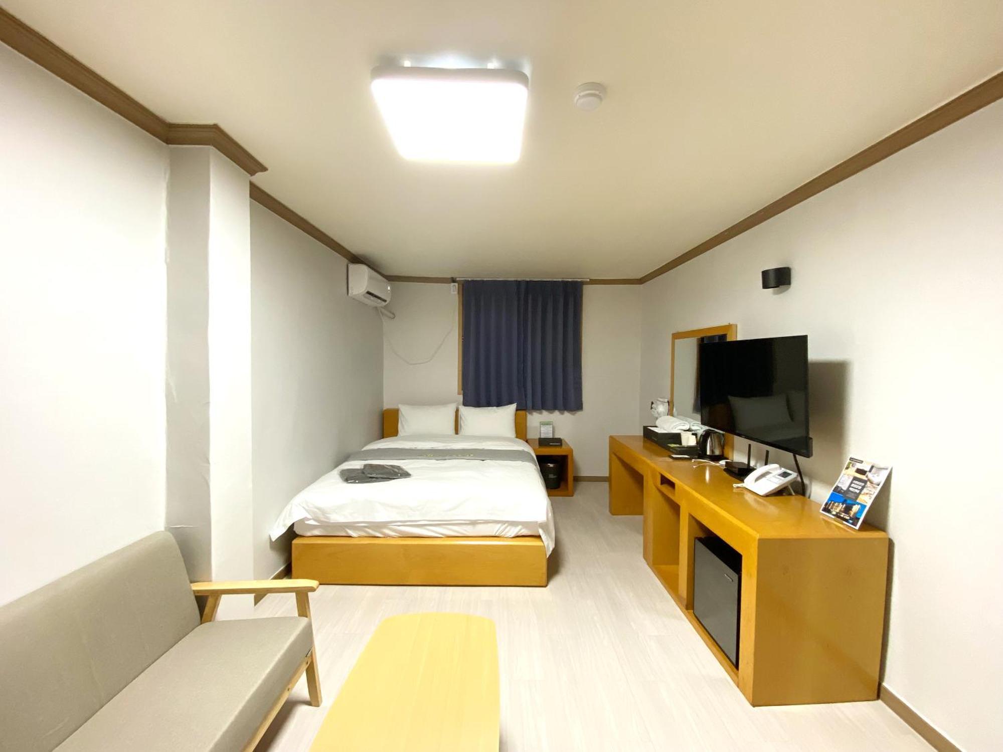 Suanbo Hot Spring Healing Hotel Chungju Bagian luar foto