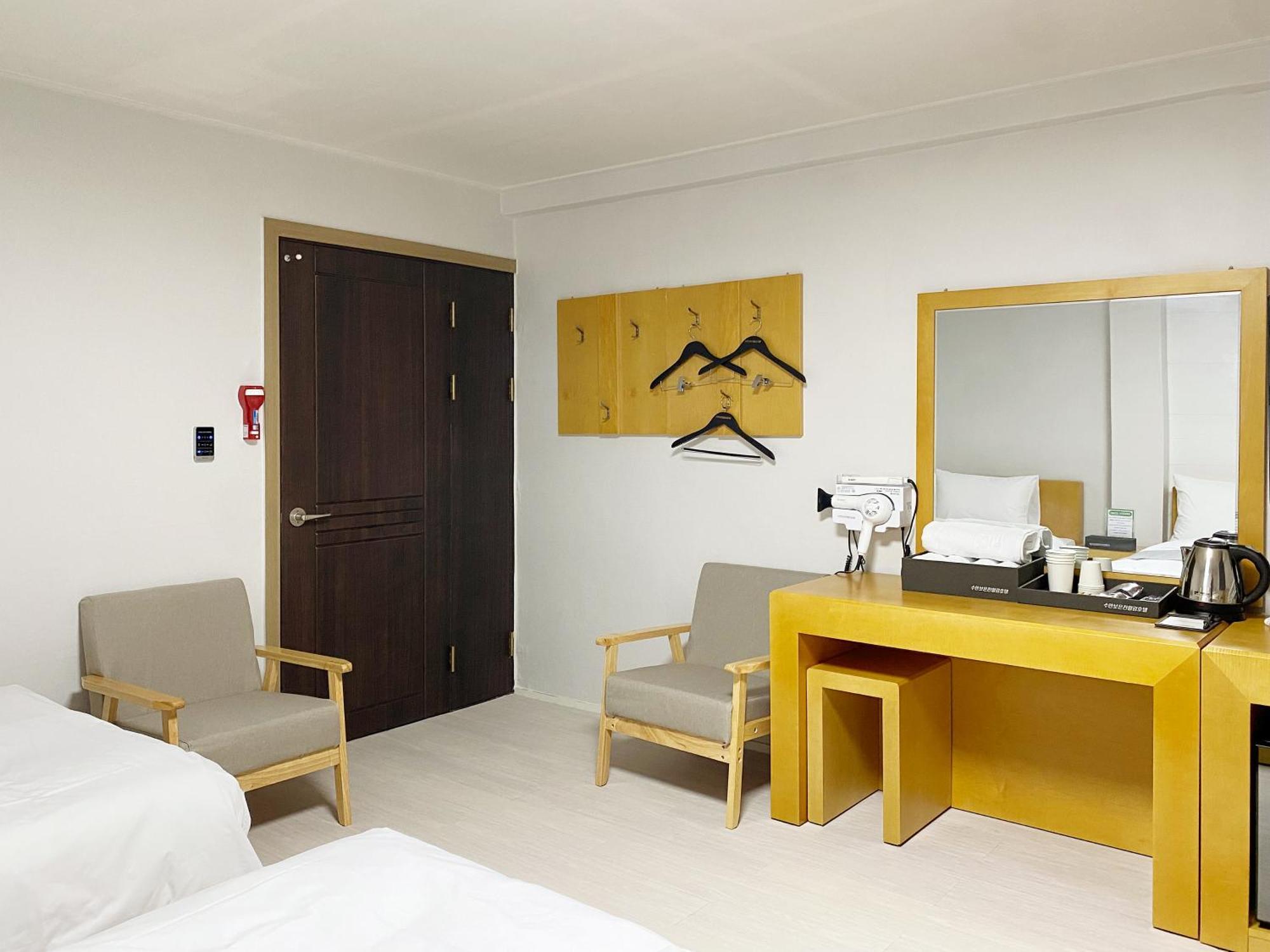 Suanbo Hot Spring Healing Hotel Chungju Bagian luar foto