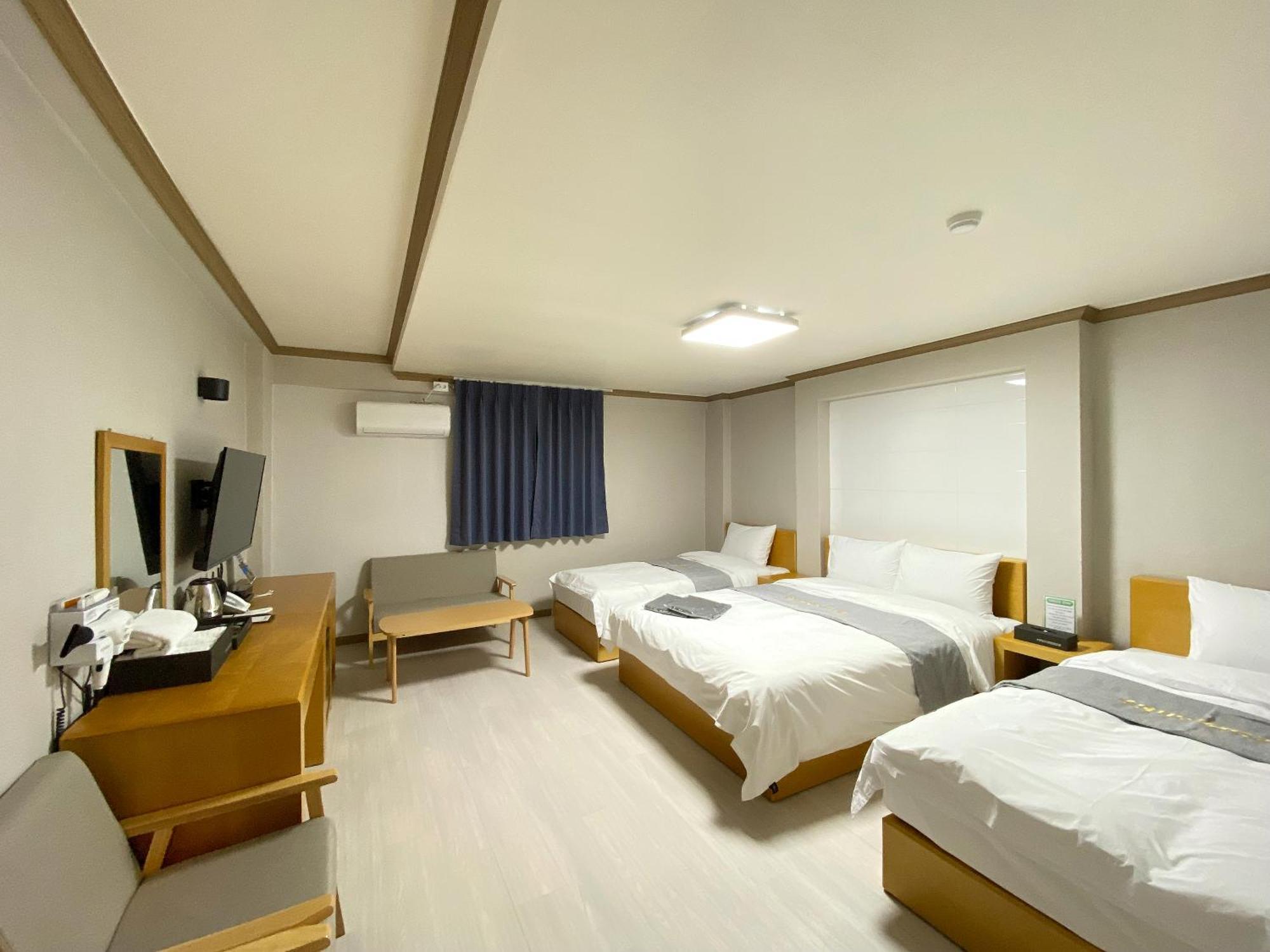Suanbo Hot Spring Healing Hotel Chungju Bagian luar foto